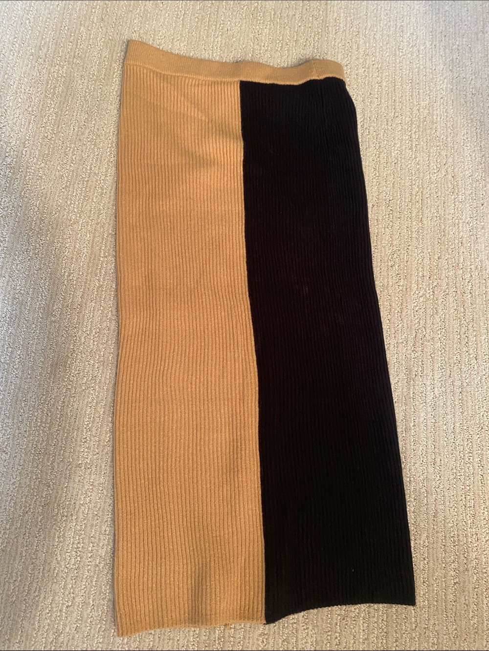 Ann Taylor Black and Camel Ribbed Knit Skirt